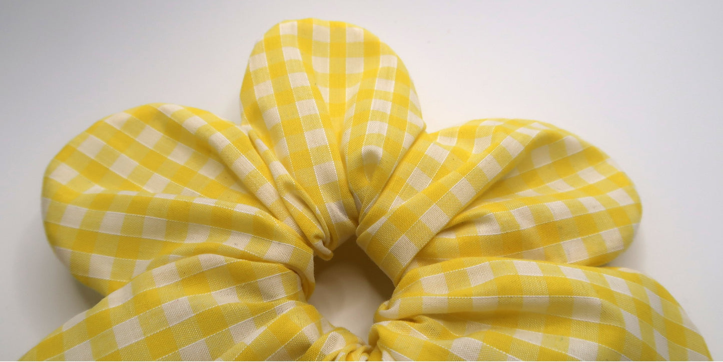 Anabia Oversized Flower Scrunchies